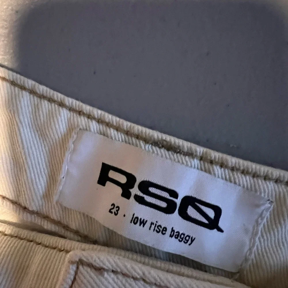 RSQ‎ Low Rise Baggy Denim Shorts Off White Cream Contrast Stitch Womens 23